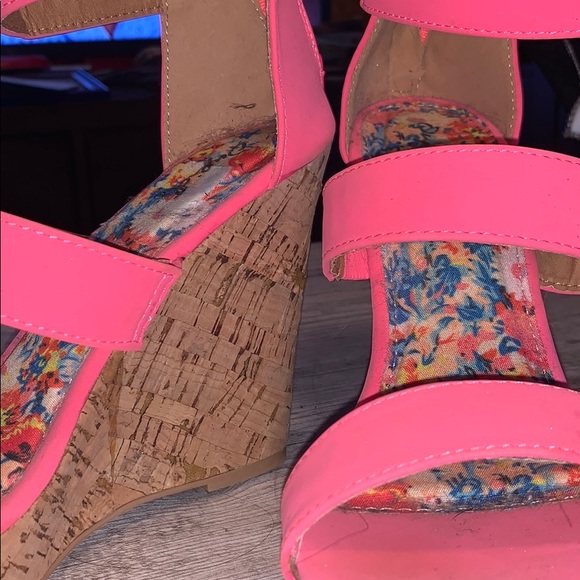 NWOT beautiful pink heels! - Picture 2 of 3